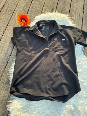 LIKE NEW Figs Black Short-Sleeve oversized collared top